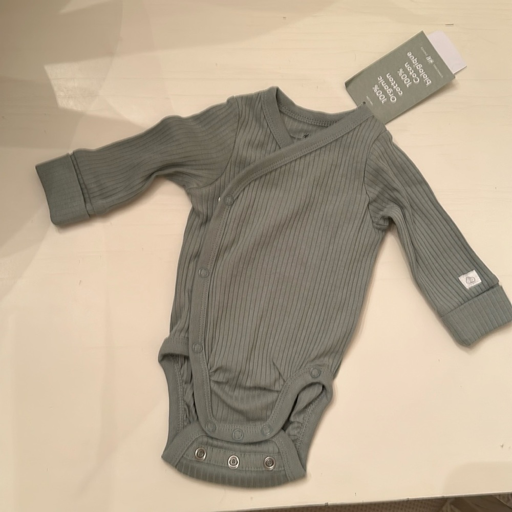 H&M ribbed bodysuit newborn adjustable